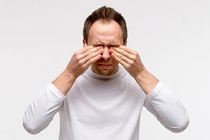 Olhos lacrimejantes: causas e tratamentos
