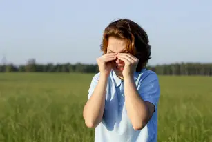 Causas da comichão nos olhos ao usar lentes de contacto